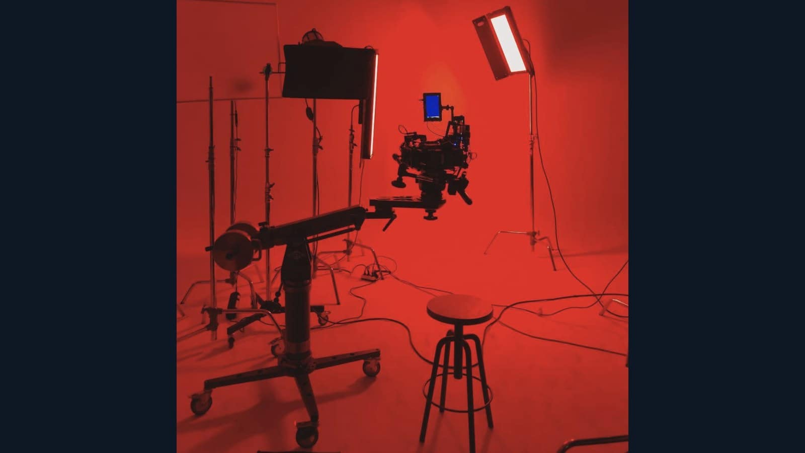 GF-Baby Jib in a red-lit studio set