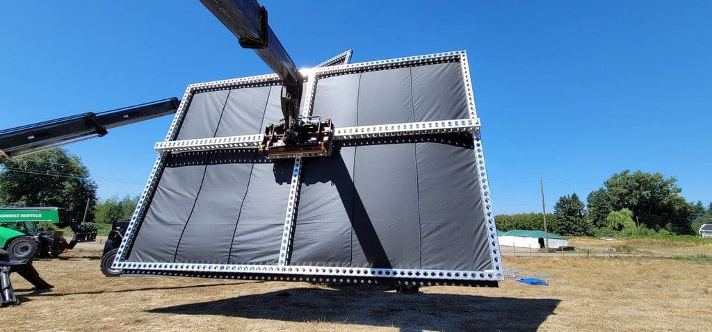 A large Modulus-X® flying frame carrying a solid, held up by a telehandler